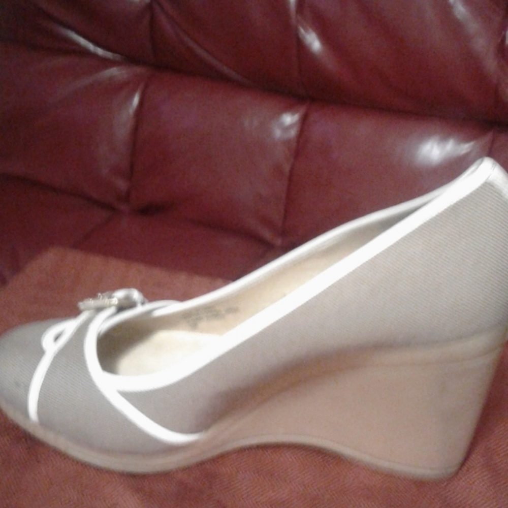 Shoes - Picture 4 of 5